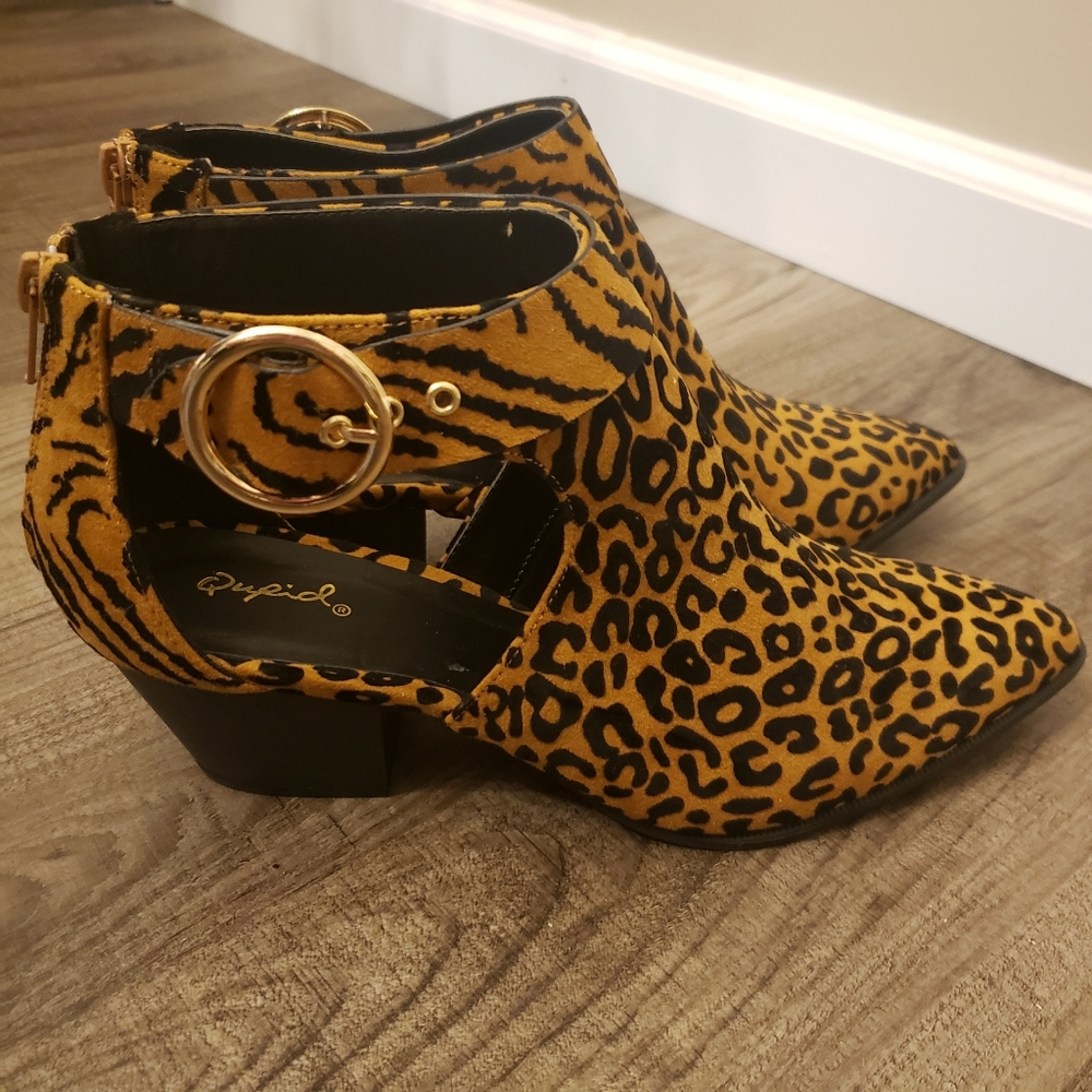 Qupid Leaopard Booties
